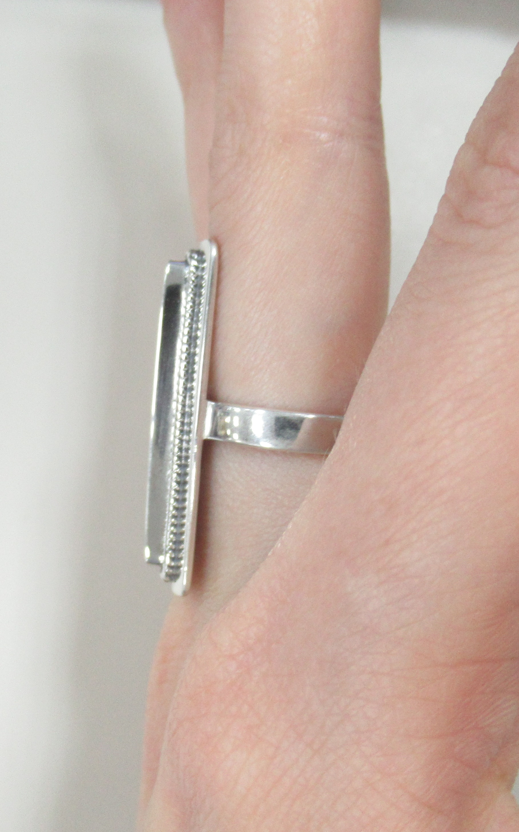 Серебряное кольцо с чароитом